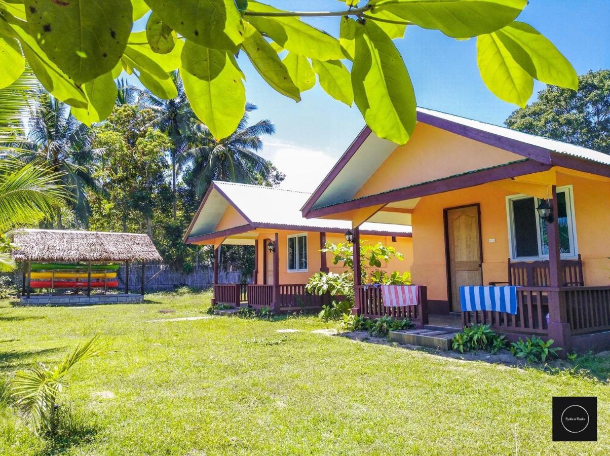 Mecaja Beach House Roxas  Екстер'єр фото