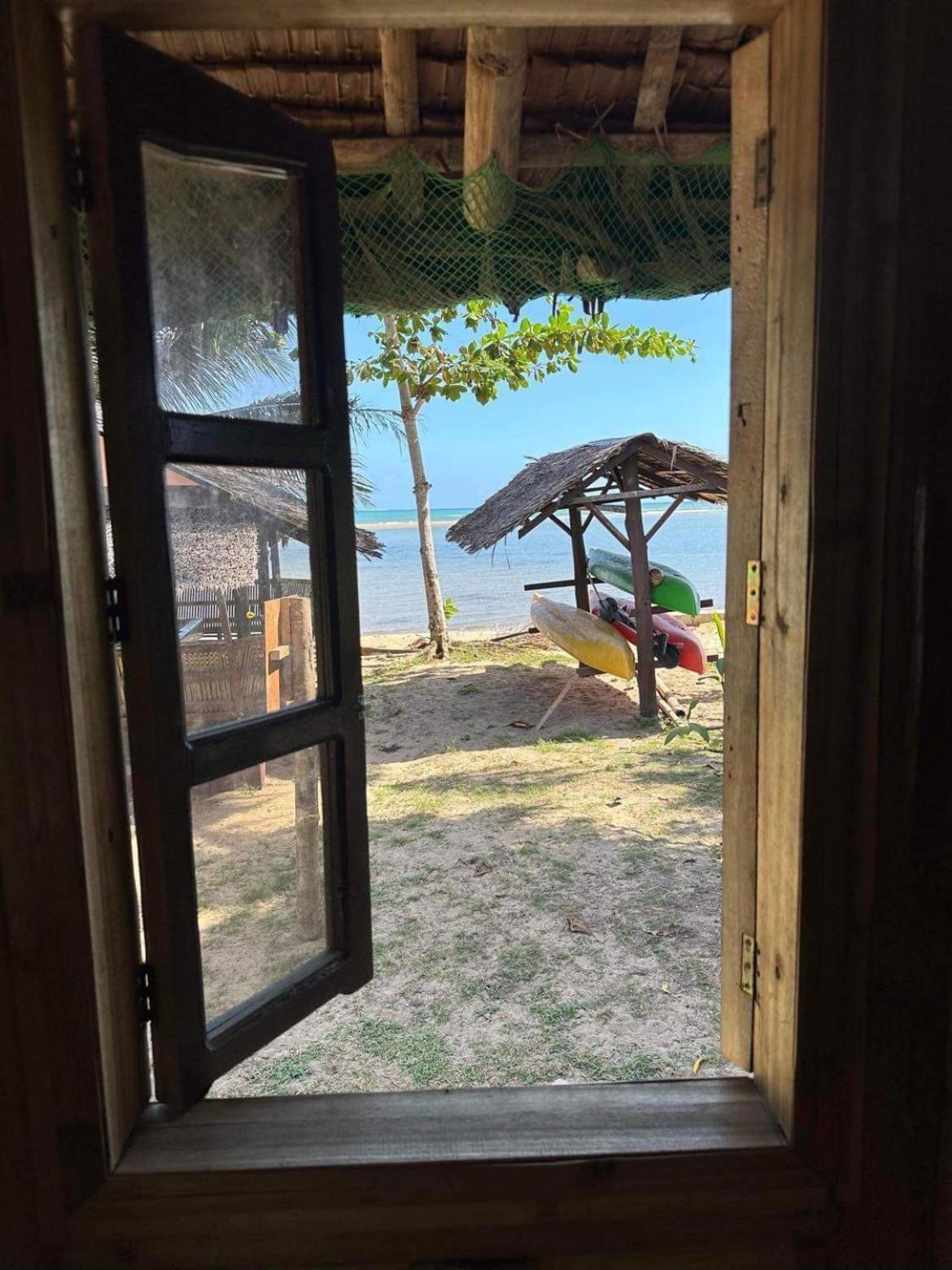Mecaja Beach House Roxas  Екстер'єр фото
