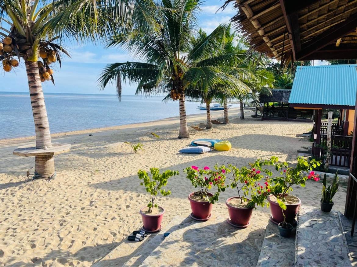 Mecaja Beach House Roxas  Екстер'єр фото