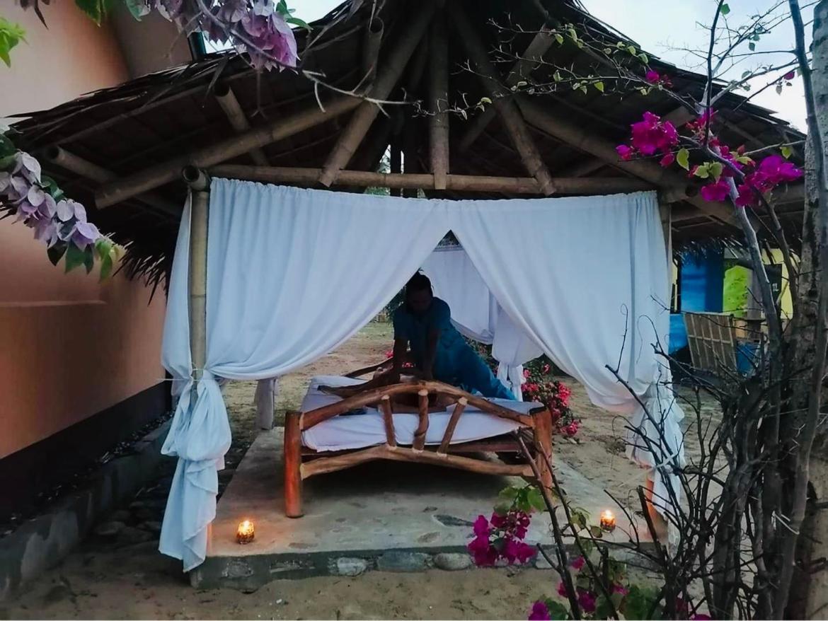 Mecaja Beach House Roxas  Екстер'єр фото